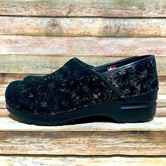 SANITA Shoes Suede Leather Professional Clogs Floral Black Gold Size 38  7.5 - Picture 3 of 8